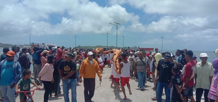 Blusukan Ke Ohoi Wer dan Hollat, MSU Disambut Ribuan Masa Di Kei Besar