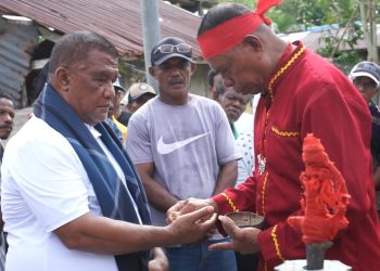 Laksanakan Prosesi Adat, Keluarga Besar Hollat Di Sambut Hangat Oleh Keluarga Ohoilim
