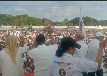 Lautan Manusia Jalan Kaki Dari Langgur Menuju Stadion