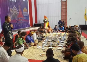 Suguhan Makanan Adat Dipuncak Peringatan HUT Kaimana Ke-22