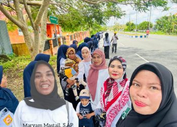 Siswa SMPN 7 Kota Tual Bentuk Pagar Betis Sambut Wapres Gibran