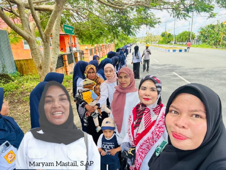 Siswa SMPN 7 Kota Tual Bentuk Pagar Betis Sambut Wapres Gibran