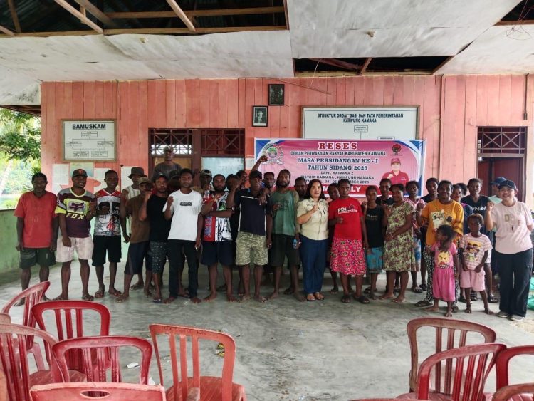 Mimi Selly reses di kampung Kamaka; Ruang kelas, Malam jadi tempat nginap, siang jadi tempat belajar.