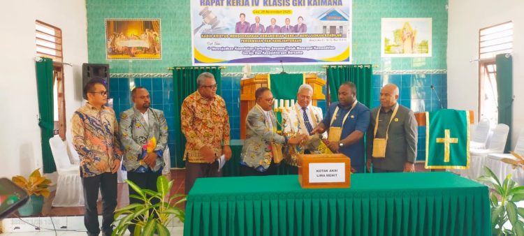 Wabup Isak Waryensi Buka raker ke – IV Klasis GKI Kaimana